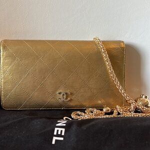 💯 Authentic gold Chanel wallet